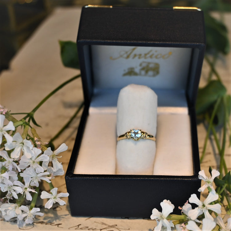 可愛らしい アクアマリンリング