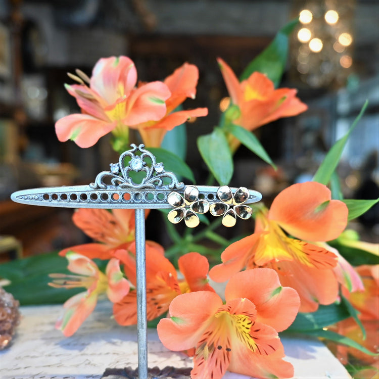 「花」やかな かわいいピアス