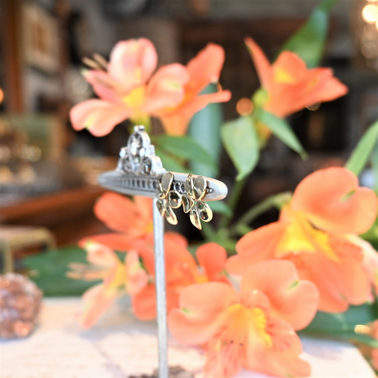 「花」やかな かわいいピアス