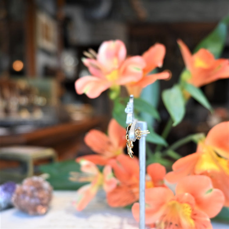 「花」やかな かわいいピアス