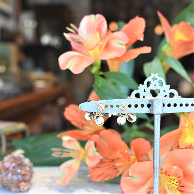 「花」やかな かわいいピアス