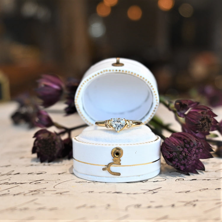 可愛らしい アクアマリンリング