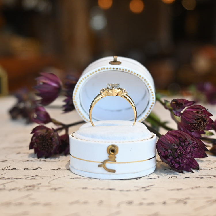 可愛らしい アクアマリンリング