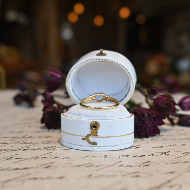 可愛らしい アクアマリンリング