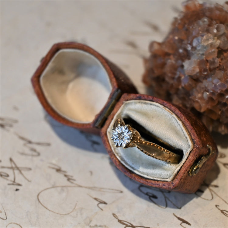 細工の細かな ダイヤモンドリング from U.K.