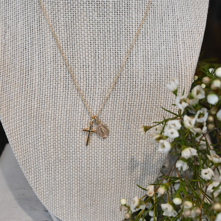 クロスチャーム付き ネックレス