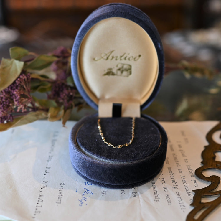 繊細なデザインチェーン