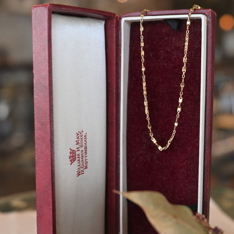 繊細なデザインチェーン