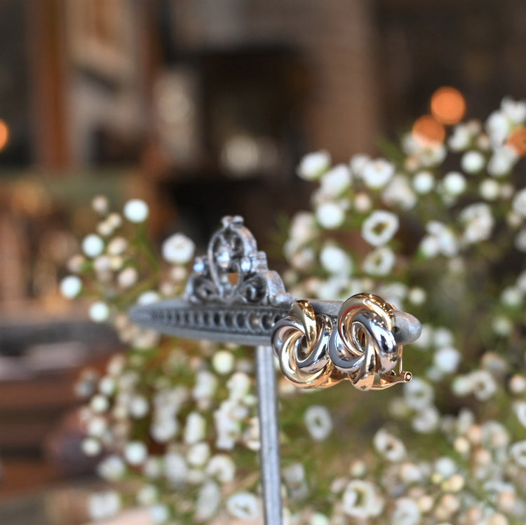 上品なコンビイヤリング