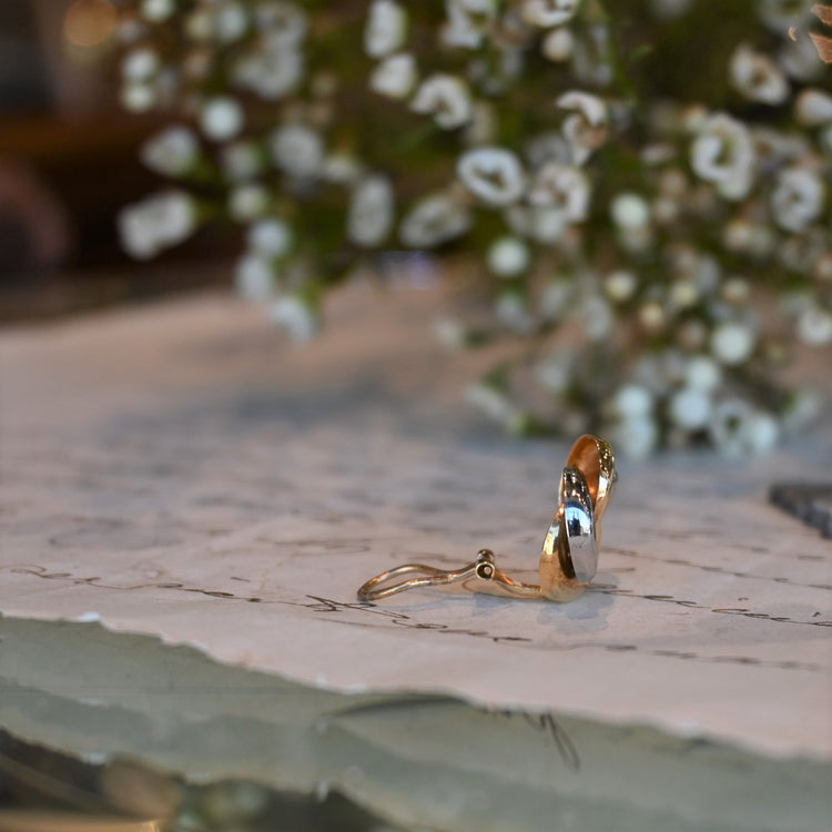 上品なコンビイヤリング