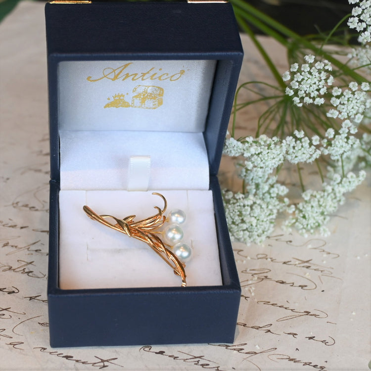 3石のパールが上品なトップ&ブローチ