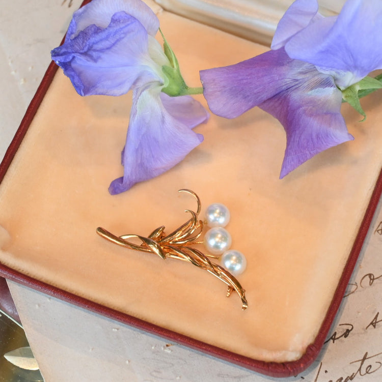 3石のパールが上品なトップ&ブローチ