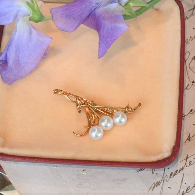 3石のパールが上品なトップ&ブローチ