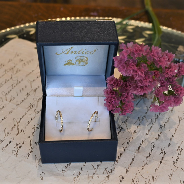 シンプルで軽い フープピアス