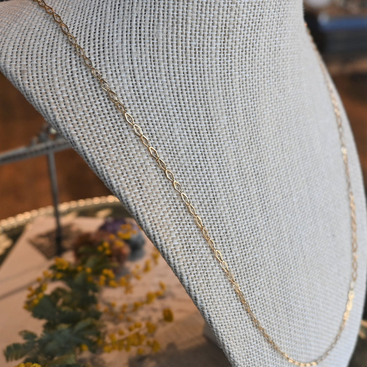 軽い着用感 デザインネックレス