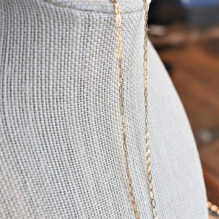 軽い着用感 デザインネックレス