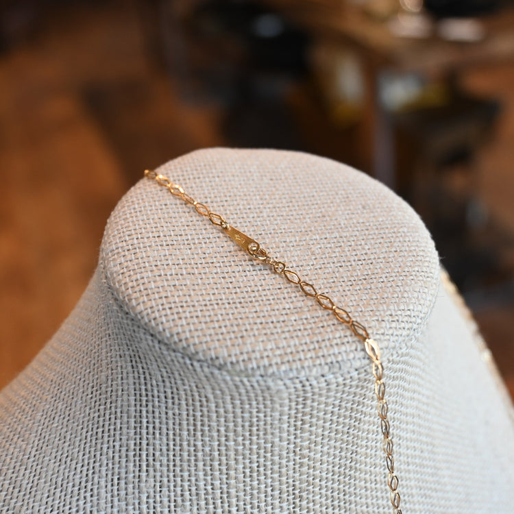 軽い着用感 デザインネックレス