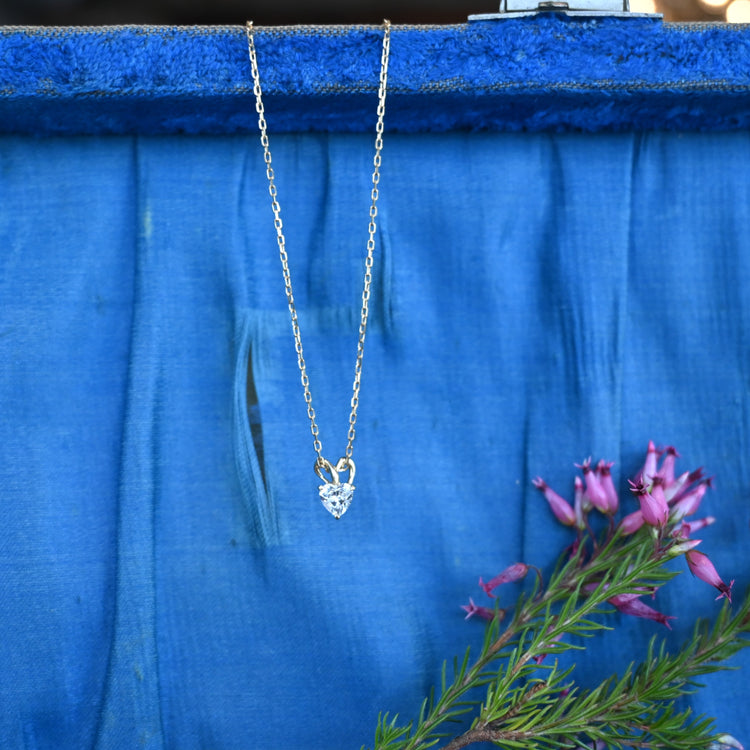 ハートシェイプが可愛らしい ダイヤモンドトップネックレス