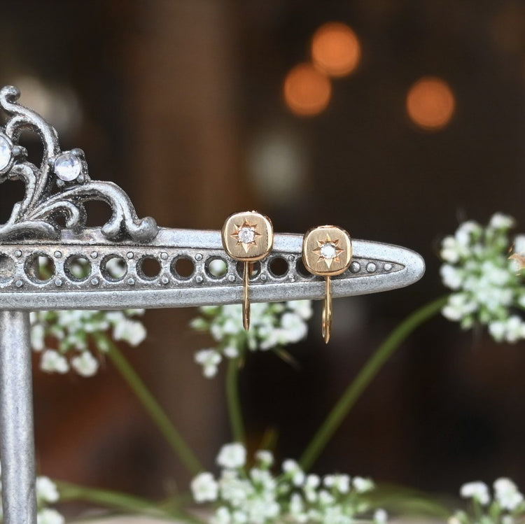 星留めのダイヤモンド イヤリング