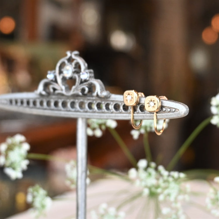 星留めのダイヤモンド イヤリング