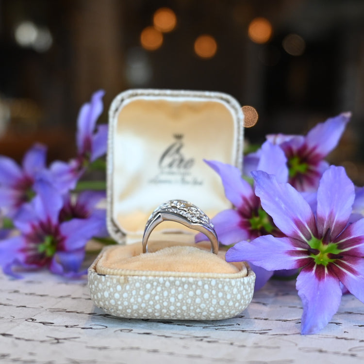 華やかな プラチナ透かし彫りリング