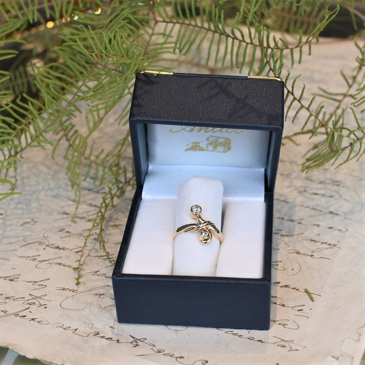 2石のダイヤモンドが美しい リング