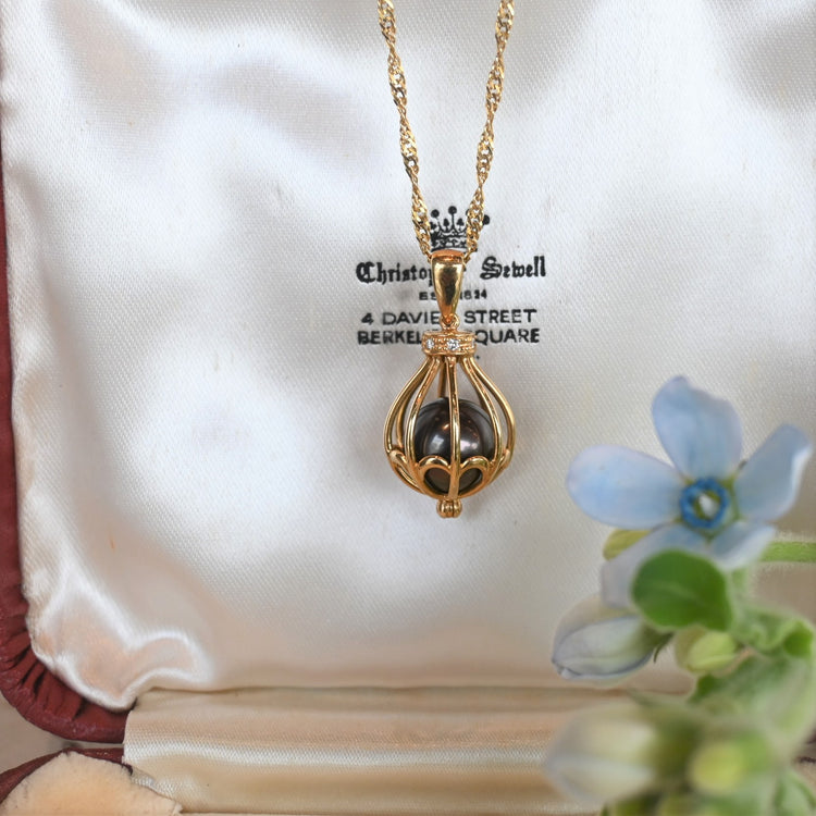 シックな ブラックパールトップ