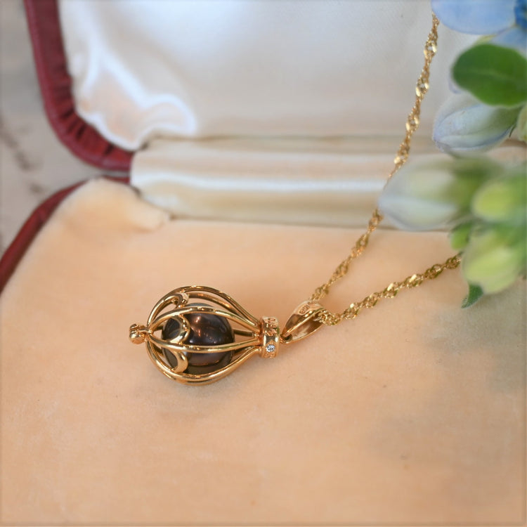 シックな ブラックパールトップ