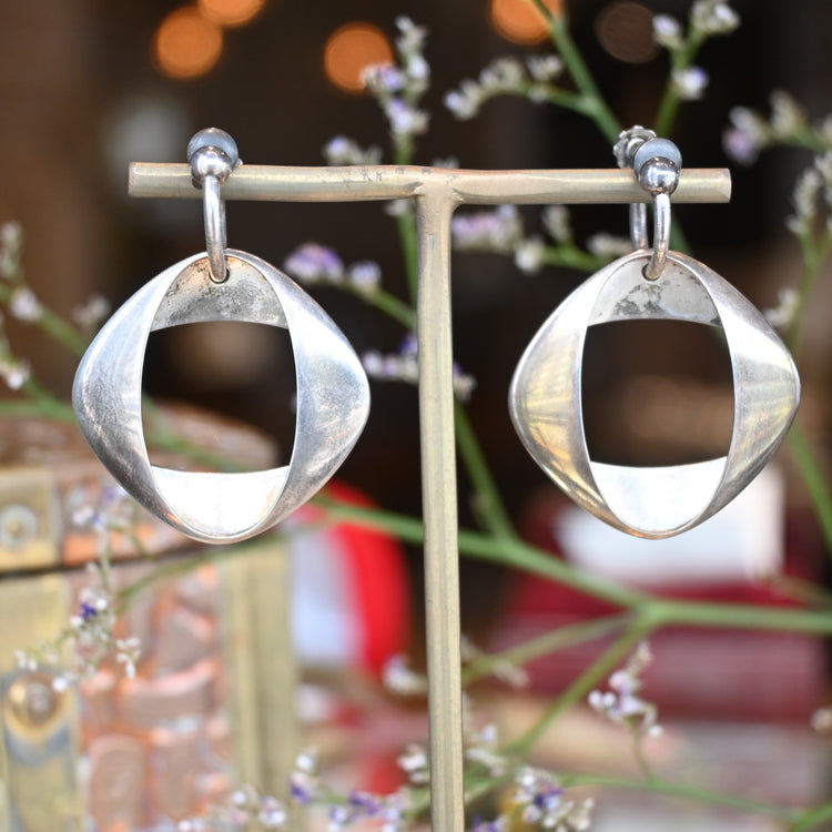 フォルムの美しい ジョージジェンセン(GEORG JENSEN)シルバーイヤリング