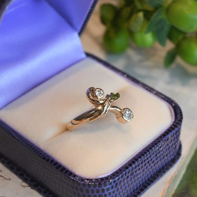 2石のダイヤモンドが美しい リング