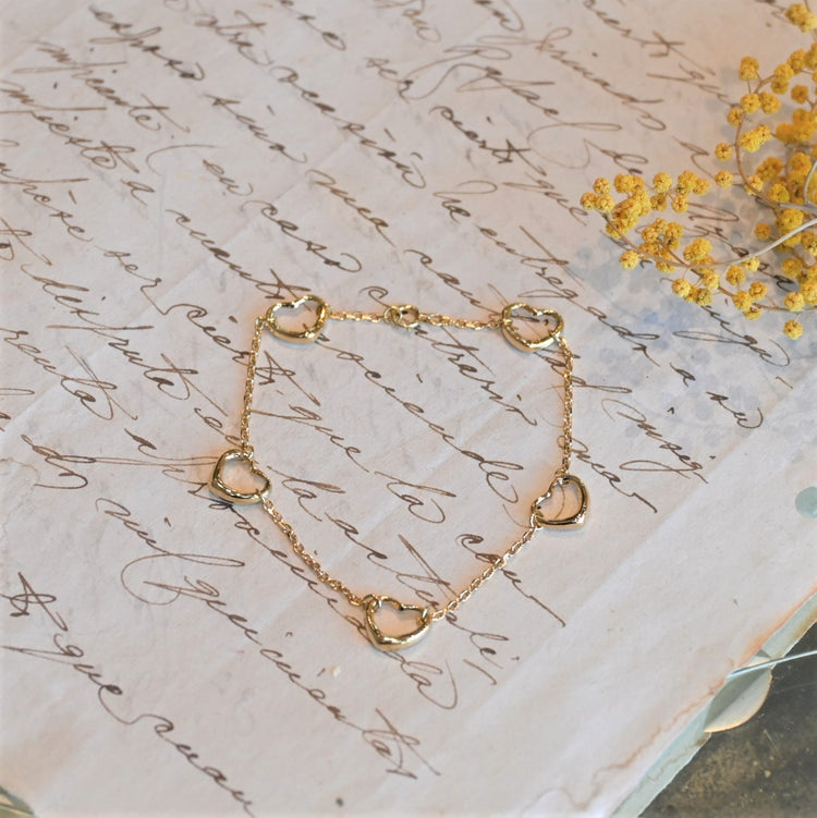 可愛らしい ハートブレスレット