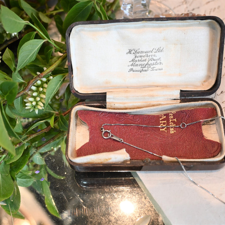 シンプルな ベネチアンチェーン