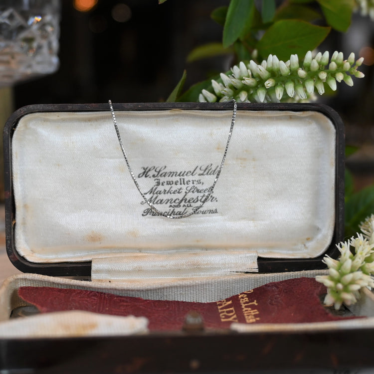 シンプルな ベネチアンチェーン