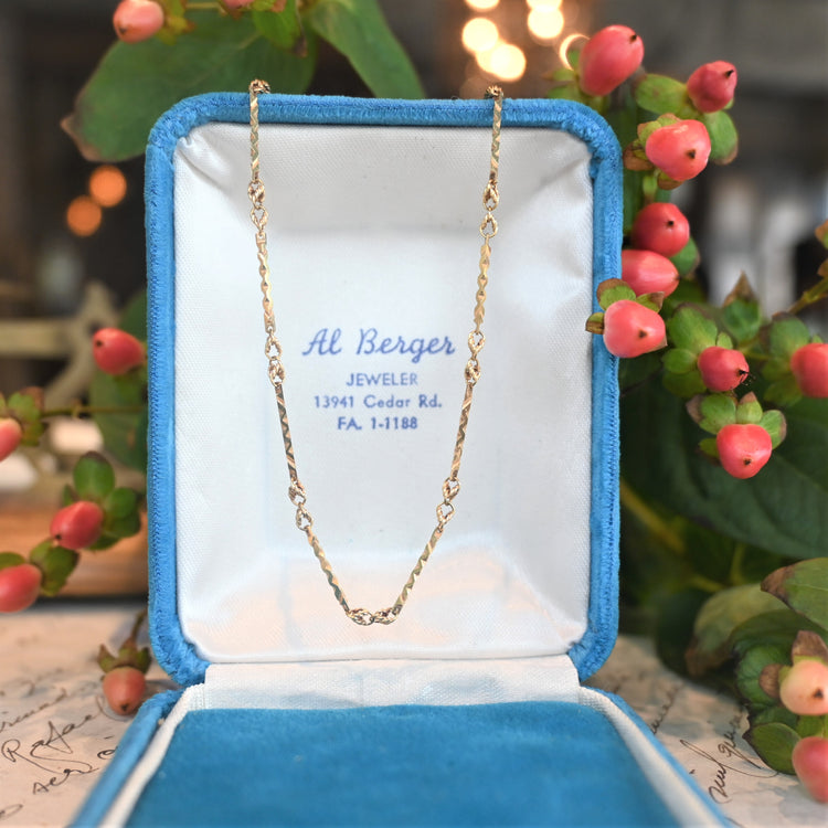 存在感のある デザインネックレス