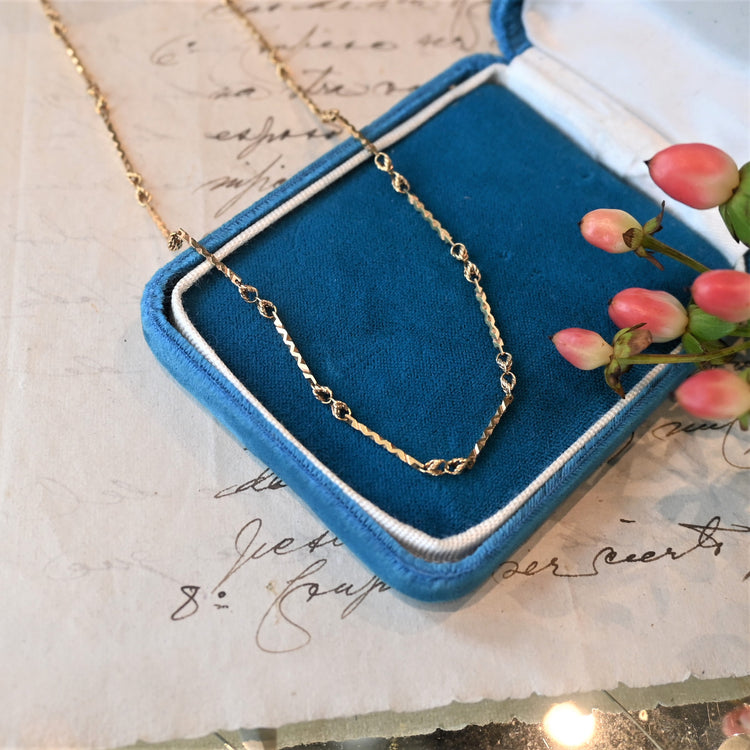 存在感のある デザインネックレス