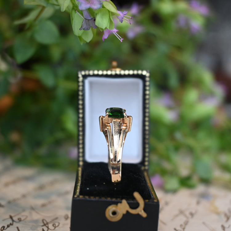 スクエアのエメラルドリング