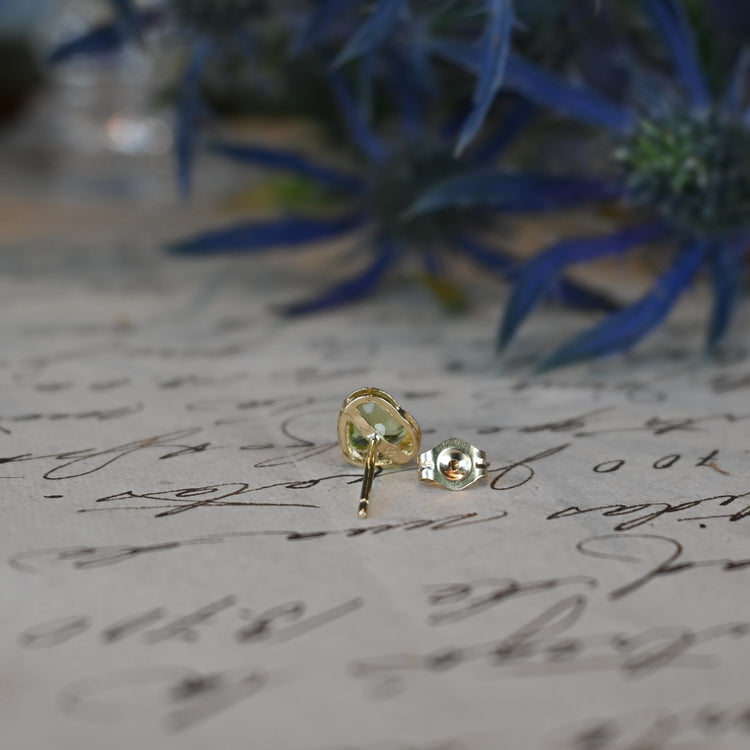 ペリドット ピアス