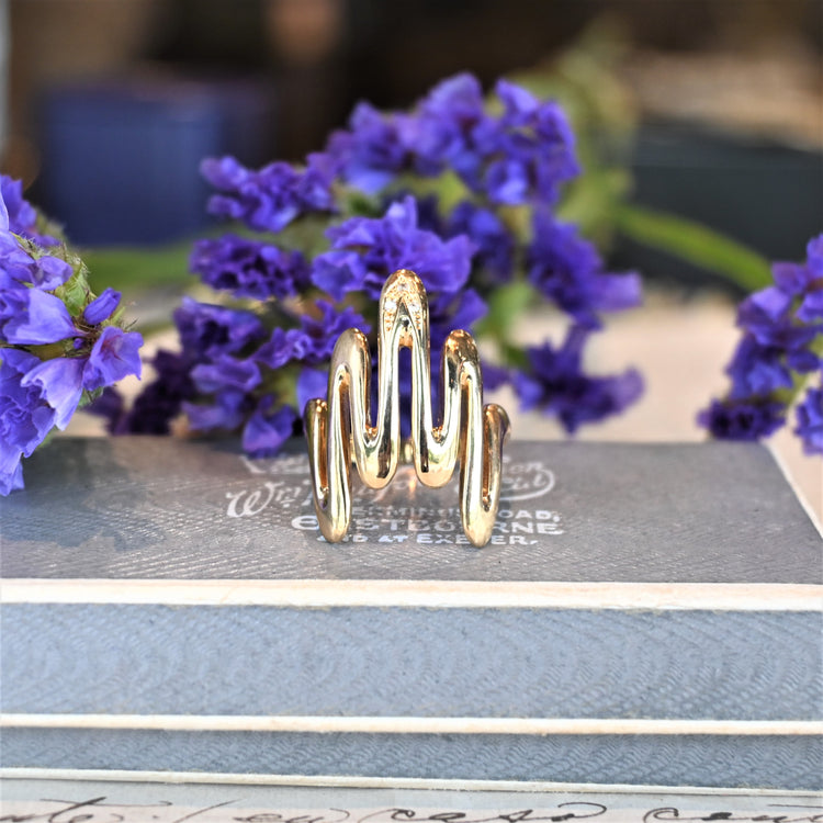 ユニークな ゴールドデザインリング