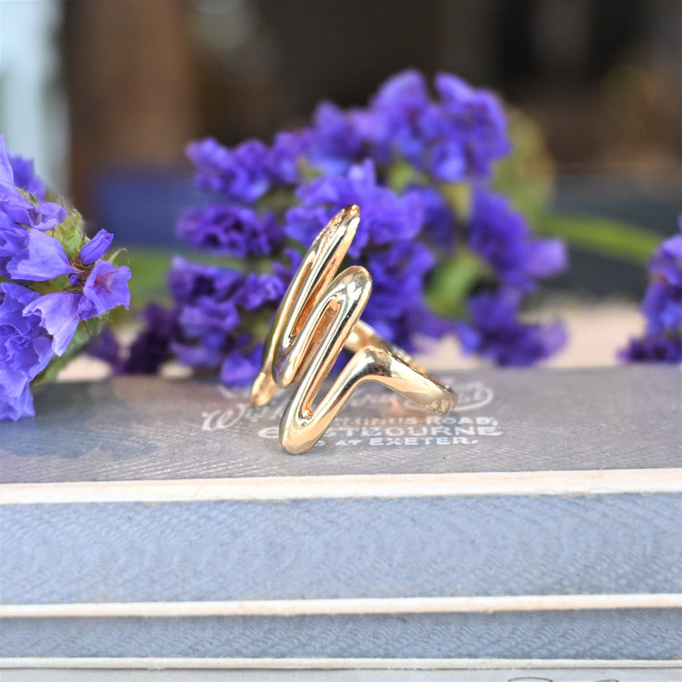 ユニークな ゴールドデザインリング