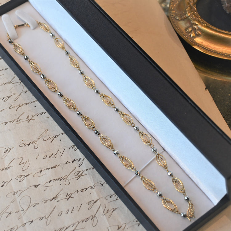 レース編みの様な可憐なネックレス