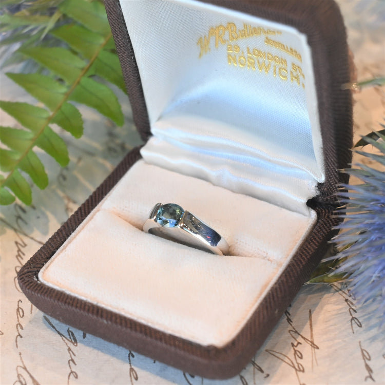 シンプルなトパーズ リング