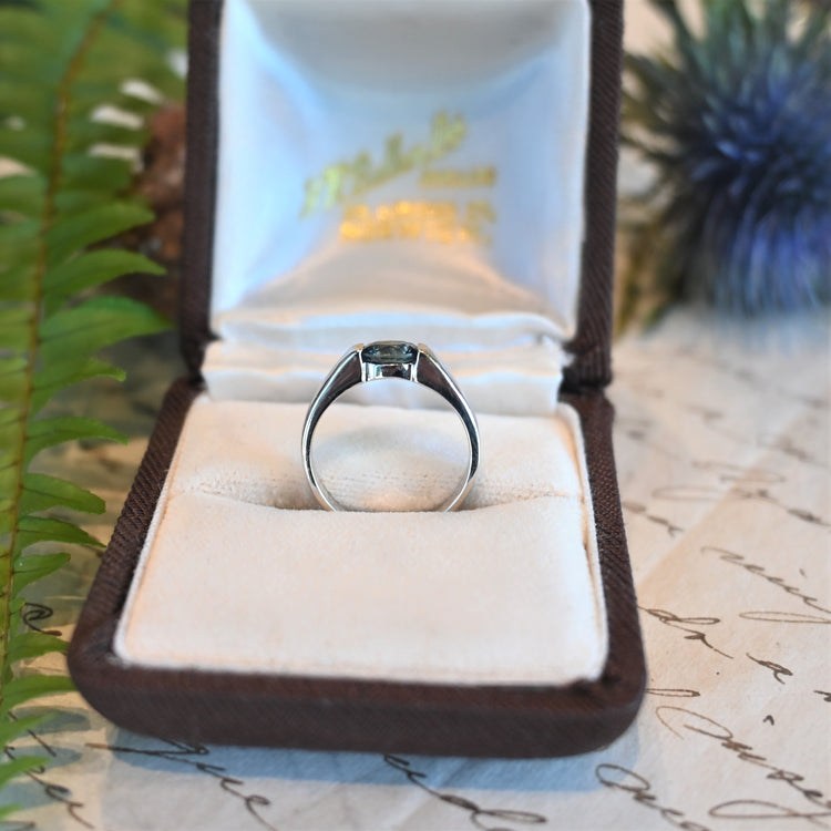 シンプルなトパーズ リング