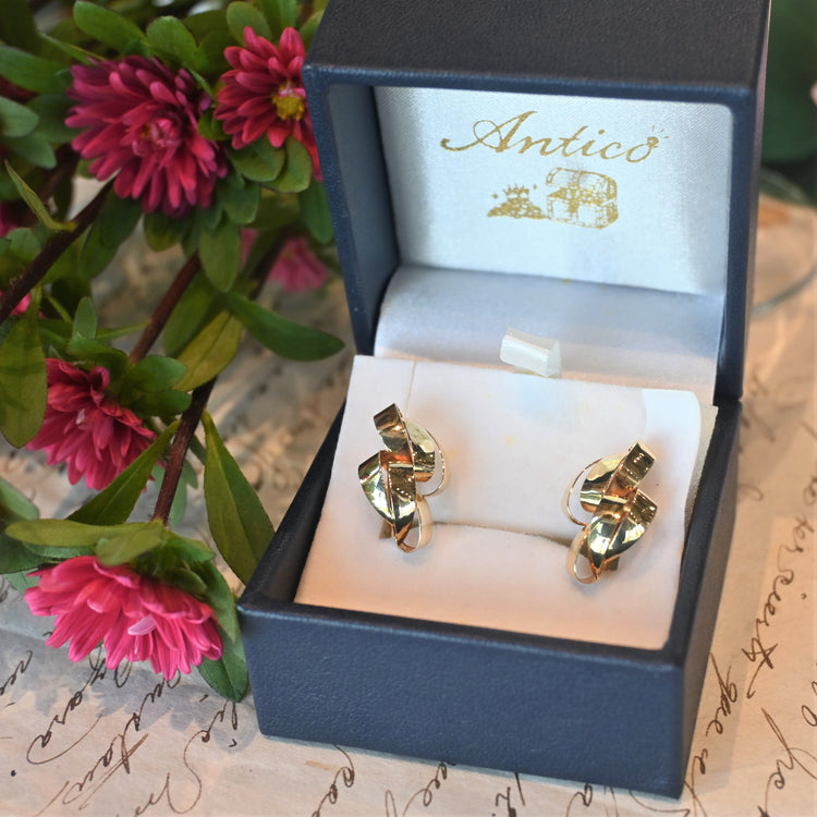 編み込み模様 ゴールドイヤリング