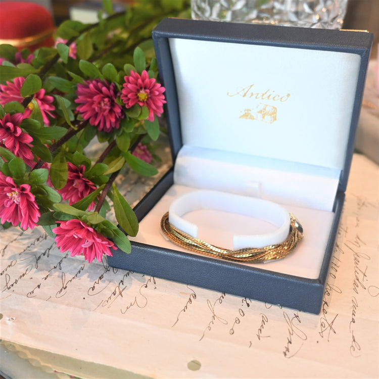 輝きの美しい9連 スネークブレスレット