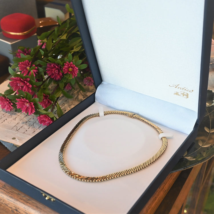 ゴージャスな UNOAERRE ゴールドネックレス