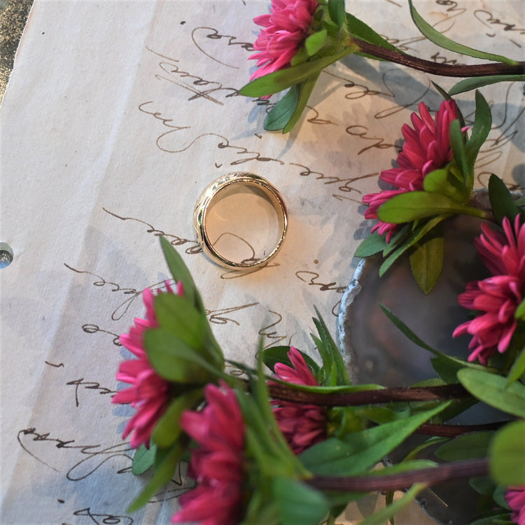 レトロな彫り リング