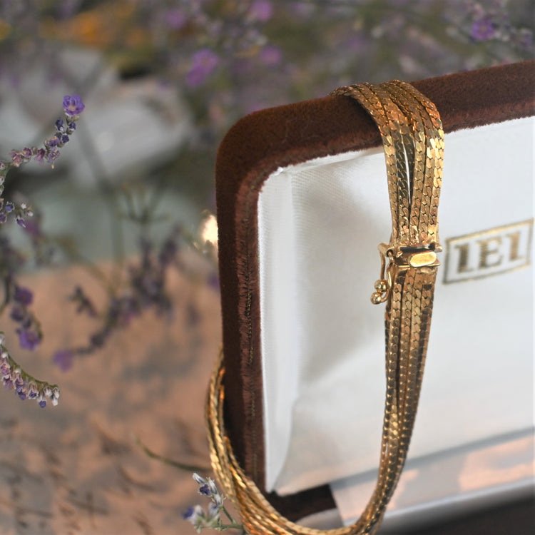 輝きの美しい9連 スネークブレスレット