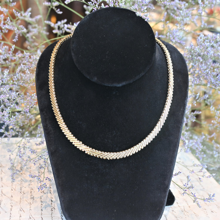 ゴージャスな UNOAERRE ゴールドネックレス