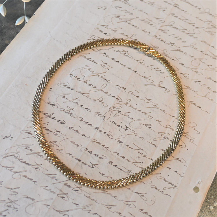 ゴージャスな UNOAERRE ゴールドネックレス