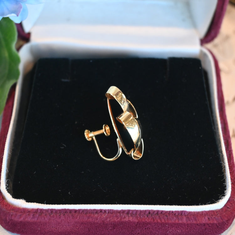 編み込み模様 ゴールドイヤリング